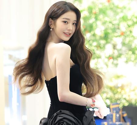 장원영, 숨 참고 러브 다이브…비주