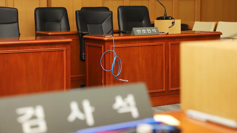 공중화장실서 14살 여중생 집단성폭