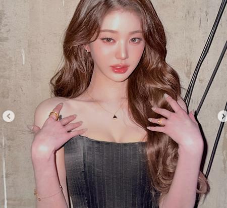 장원영, 튜브톱 드레스로 뽐낸 반전