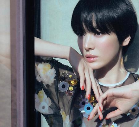 송혜교, 파격 숏컷에 깜짝.. &q