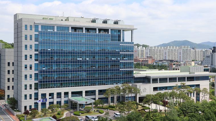 10대 아들 남겨둔 채 이사한 母,