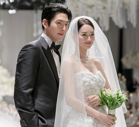 눈부신 김우빈·신민아…결혼식 사진 