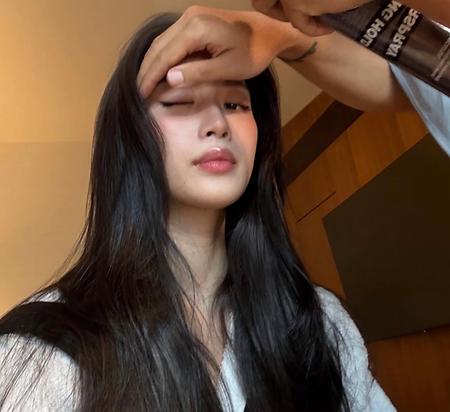 문가영, 메이크업 중 찰칵…막 찍어