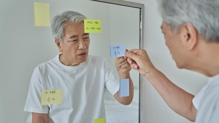 "치매 아버지 통장에 2억