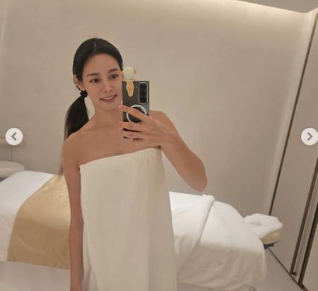 안현모, 스파 가운만 걸치고 늘씬 