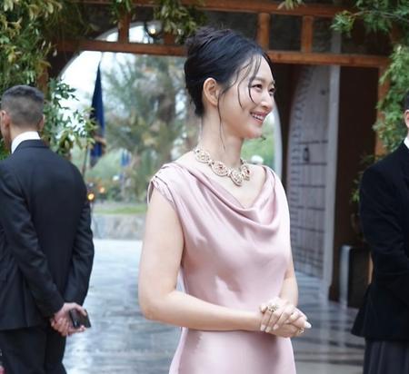 신민아, 여신 같은 미모…실크 드레