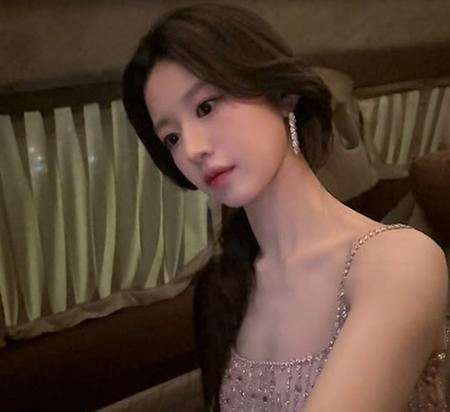 고윤정, 우아한 자태…가녀린 쇄골 