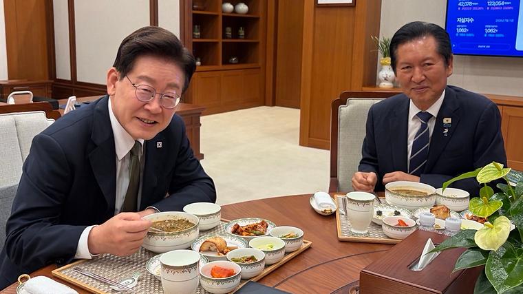 "정청래 그만 괴롭히라&q