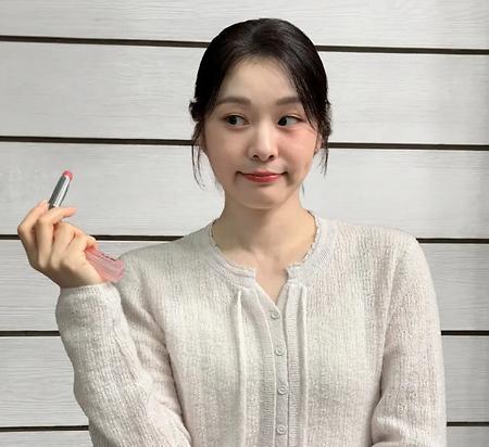 '임신설 부인' 김연아, 립스틱 바