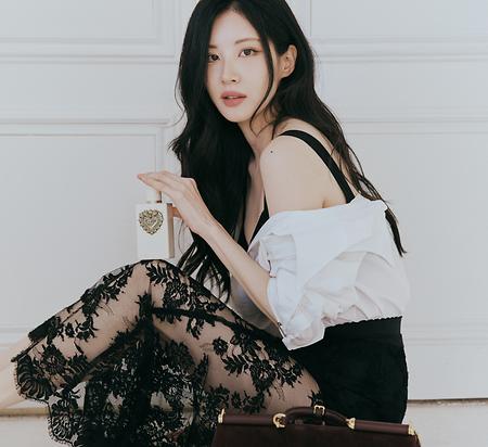 서현, 셔츠 걸친 채 속옷 드러내며