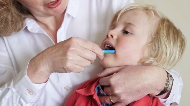 아침 식사 후 3분 이내 양치질 하