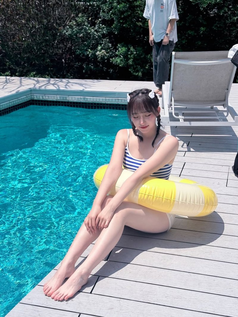 치어리더, 뽀얀 맨살+아찔한 각선미