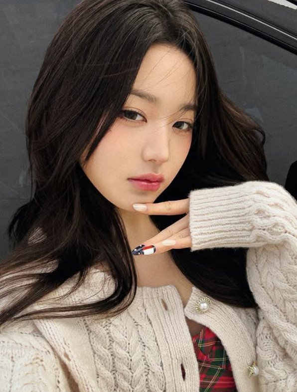 장원영은 완연한 가을…스웨터 카디건 입고 여신 미모