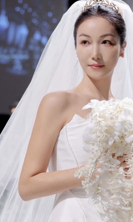 결혼식 끝낸 김옥빈, 새하얀 웨딩 드레스 자태 공개 바쁜 하루였다 [N샷]