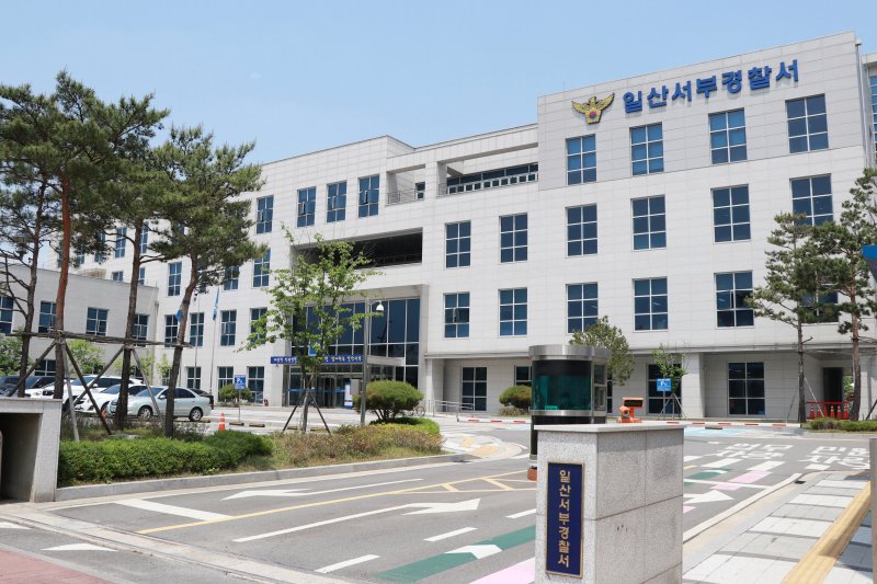 30대 여성, 오물 뒤집어쓰고 다리