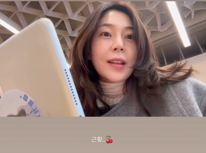 백진희 굴욕없는 미모…도서관서 초근접 셀카