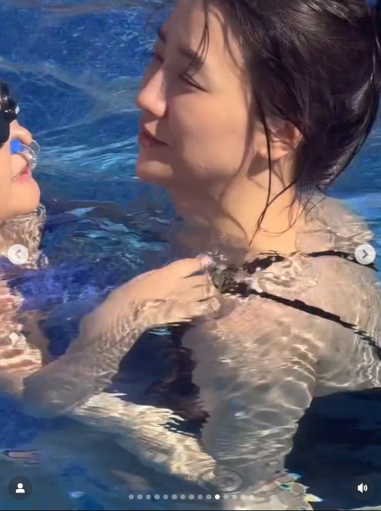 '사막 수영복' 박하선, 류수영·딸과 두바이 여행 