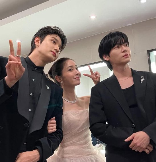 이민정, 센터 여신 등극…안재현·김