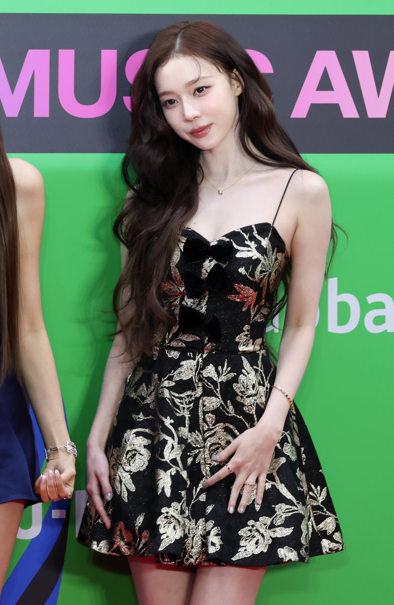 에스파 윈터, '강아지 타투' 가렸네