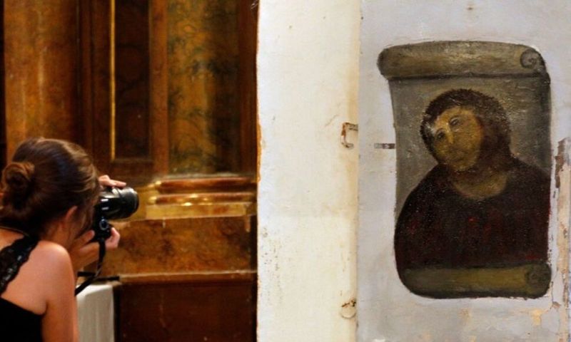 100년 된 예수 벽화, '원숭이'