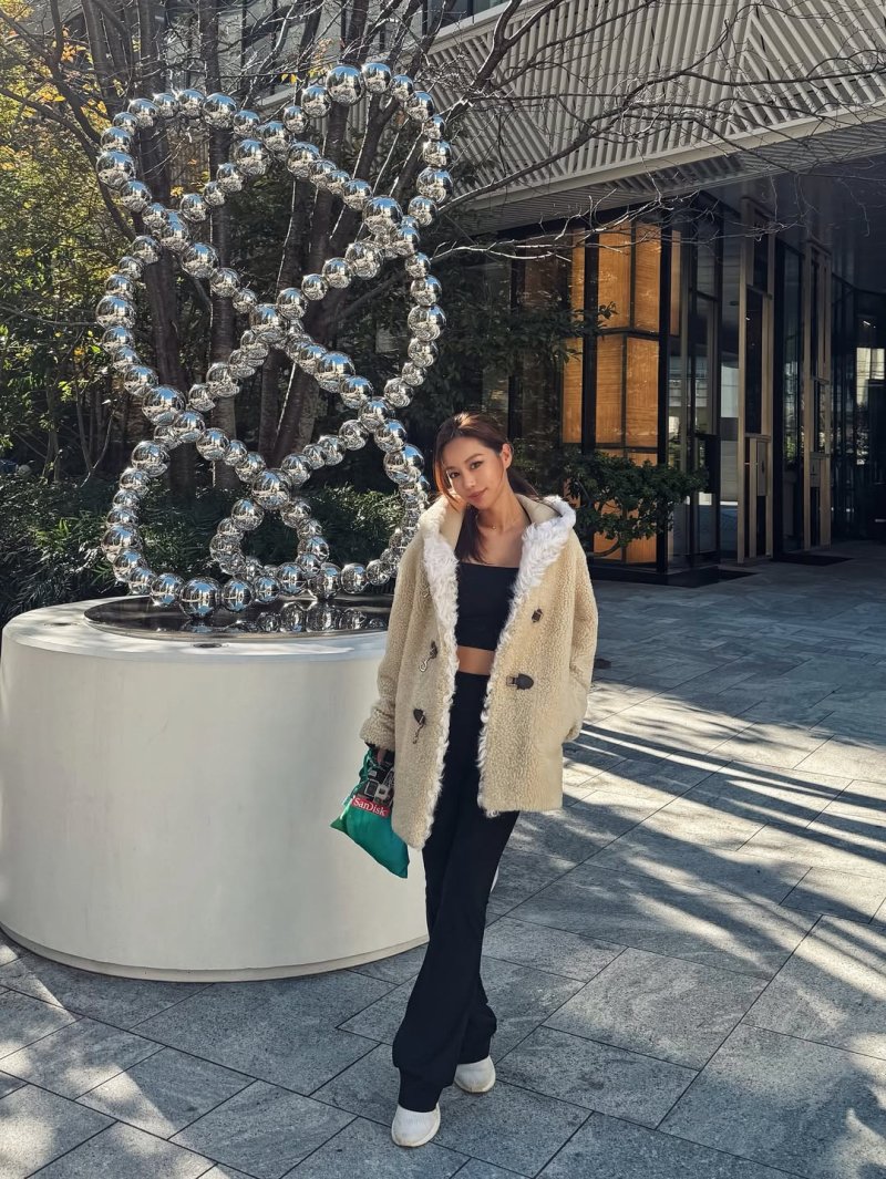 레깅스 입은 원빈 조카, 건강미 과시