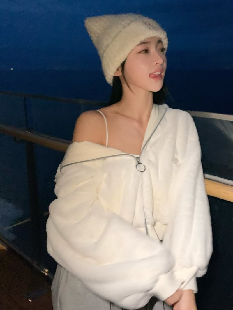 미나, 50세에 소화한 과감 비키니...성난 등근육 - 헉스