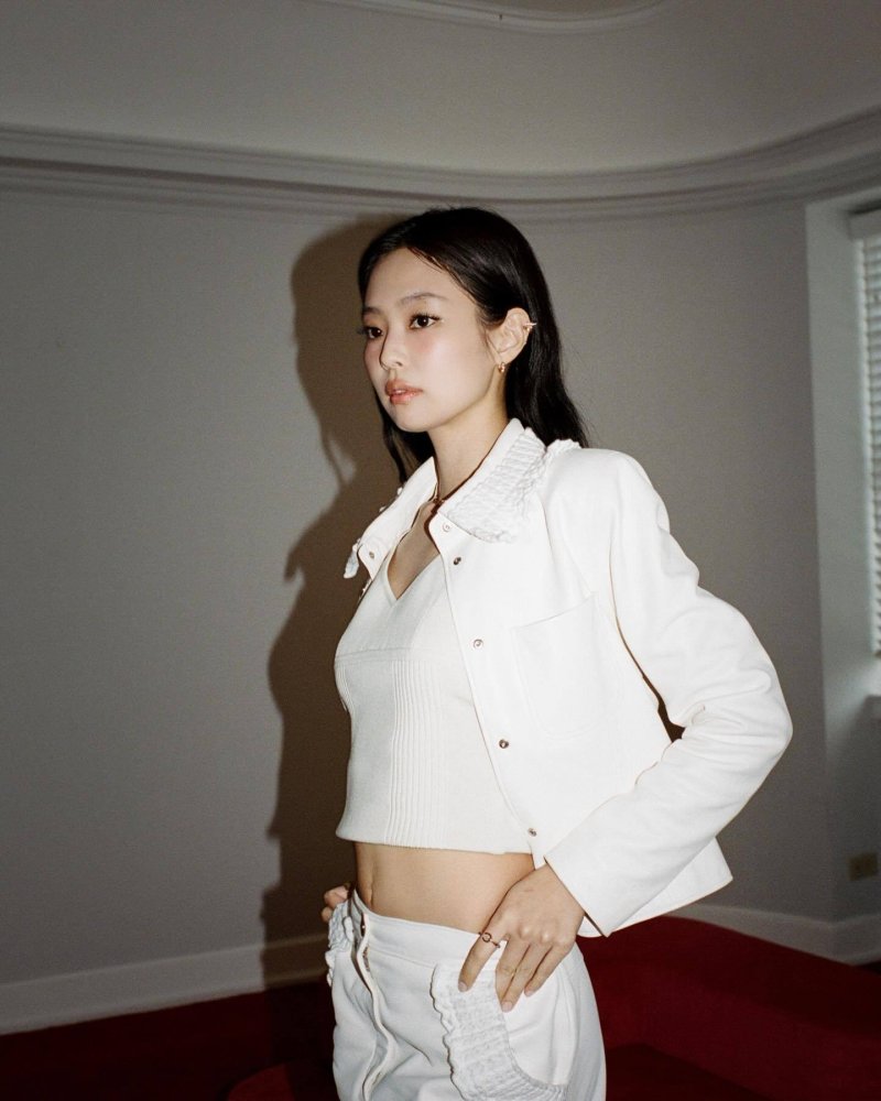 블랙핑크 제니, 크롭티 속 탄탄 복근…우아한 섹시미