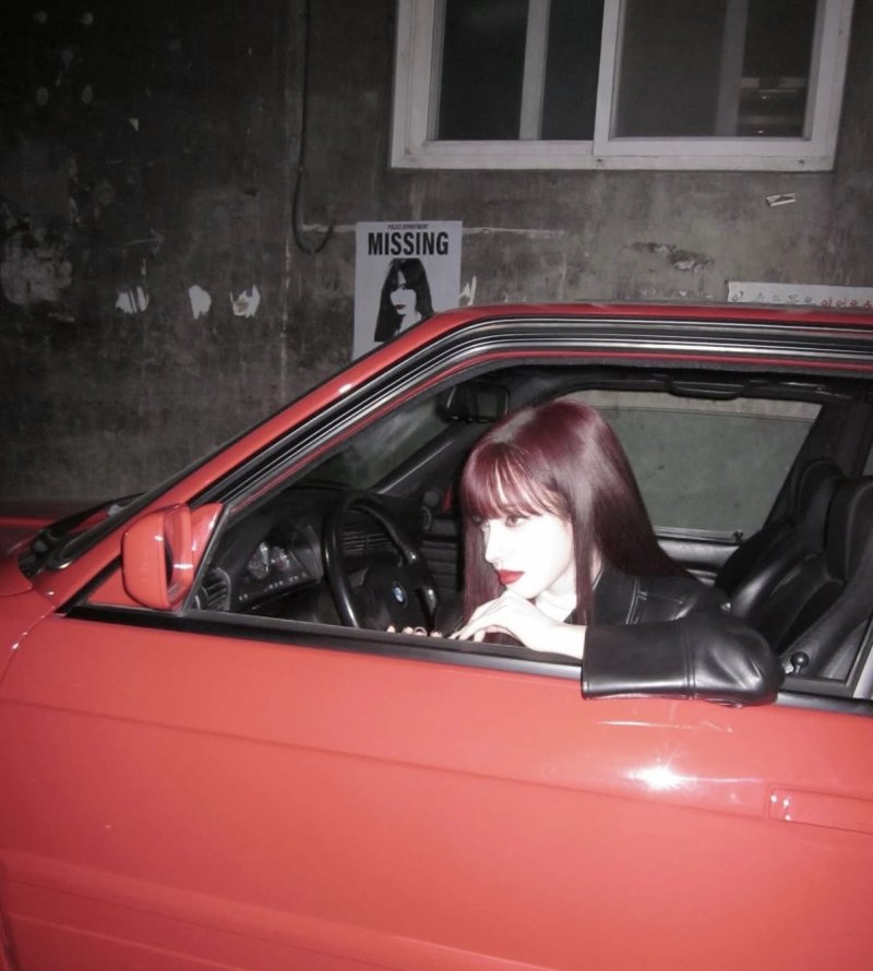 아이브 리즈, 빨간 입술로 완성한 우아한 카리스마