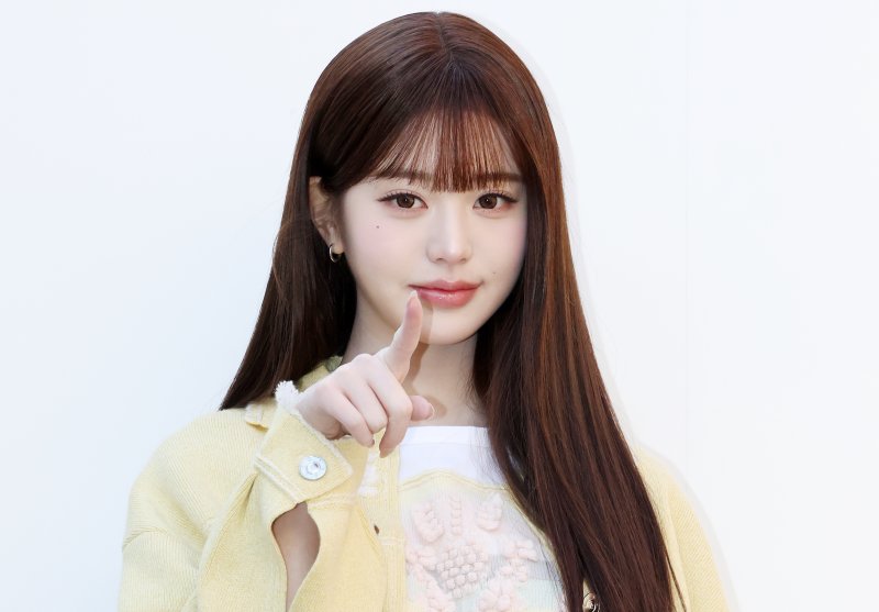 아이브 장원영, 강추위 속 봄처럼 화사한 비주얼