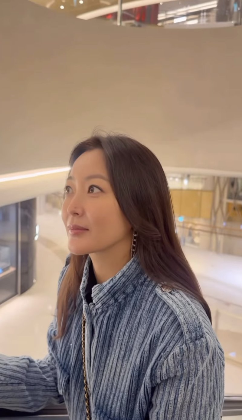 50세 김희선, 방부제 미모 자랑…쇼핑 가서 활짝