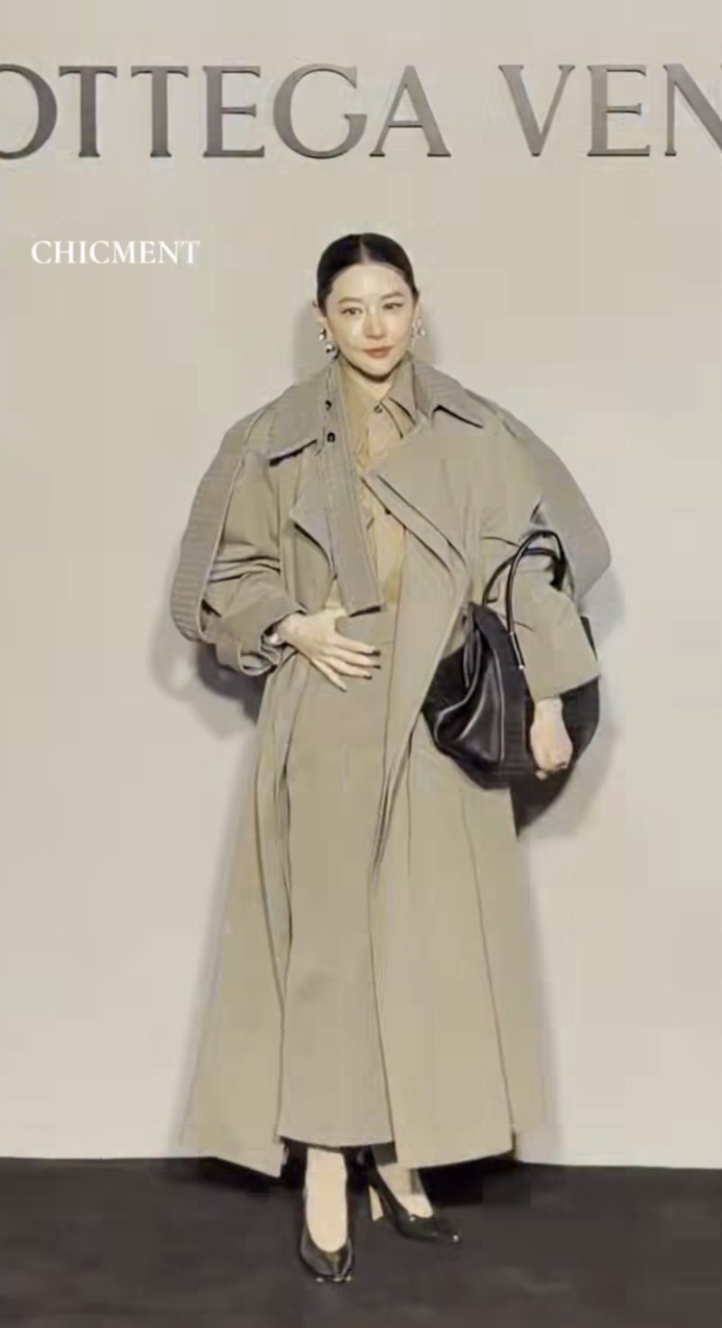 55세 이영애, 백옥같은 피부에 깜짝…나이 비껴간 미모