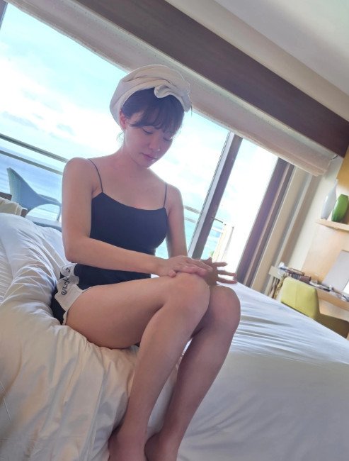 김민아, 끈 민소매·핫팬츠에도 늘씬 몸매