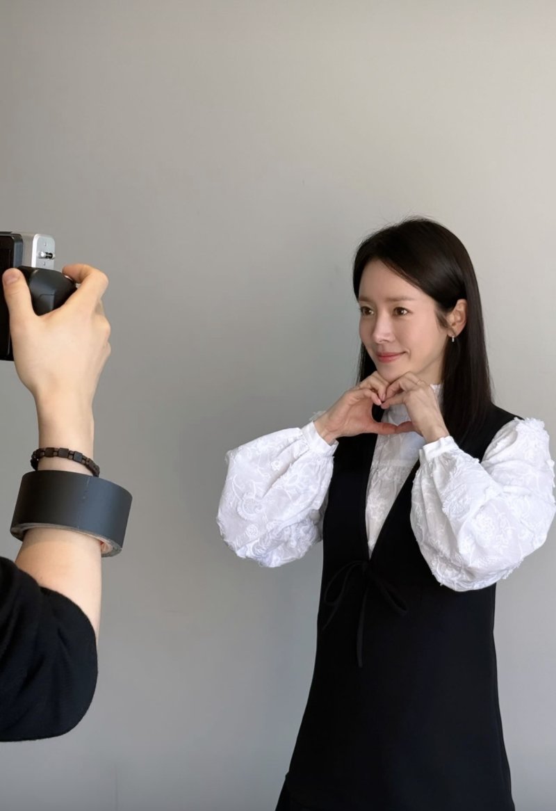 '잔나비♥' 한지민, 활짝 웃으며 