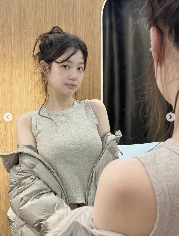 이유비, 한겨울에 드러낸 어깨…눈부신 뽀얀 피부 [N샷]