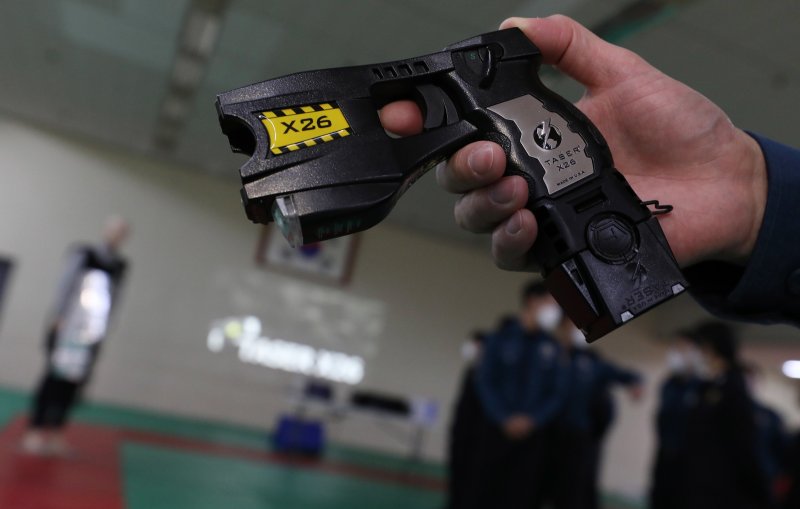 담배꽁초 걸렸다고 냅다 도주...테