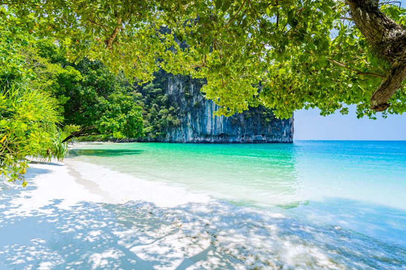 태국 해변에서 40대 한국인 남성 