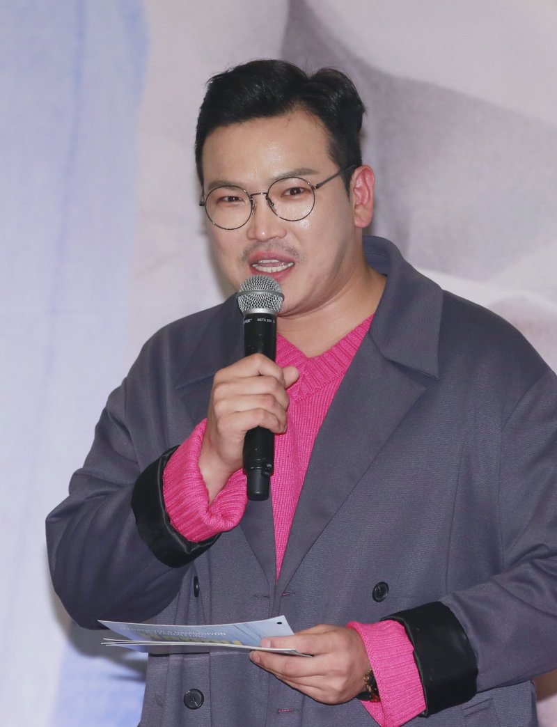 MC딩동, 생방송 중 女BJ 폭행 