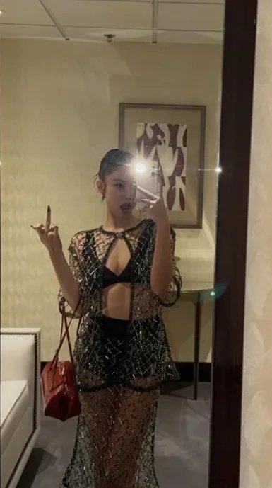 제니, 파격 셀카 공개