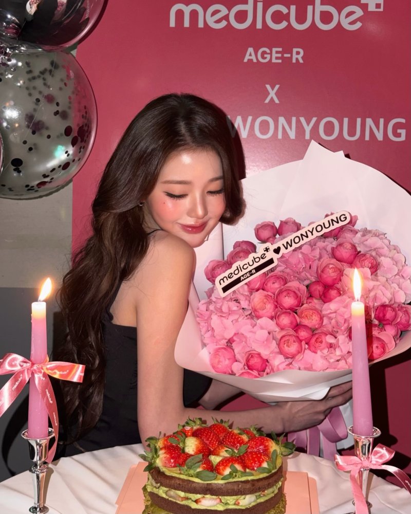 '압도적 여신 미모' 장원영, 과즙미 팡팡 터지네