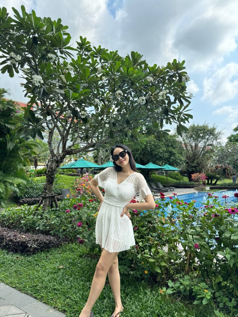 47세 박지윤, 시스루 원피스로 뽐낸 볼륨 몸매…늘씬 각선미까지