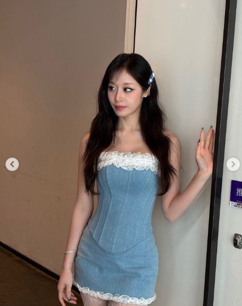 지연, 한줌 허리 드러낸 튜브톱 원피스…군살 없는 완벽 슬림핏