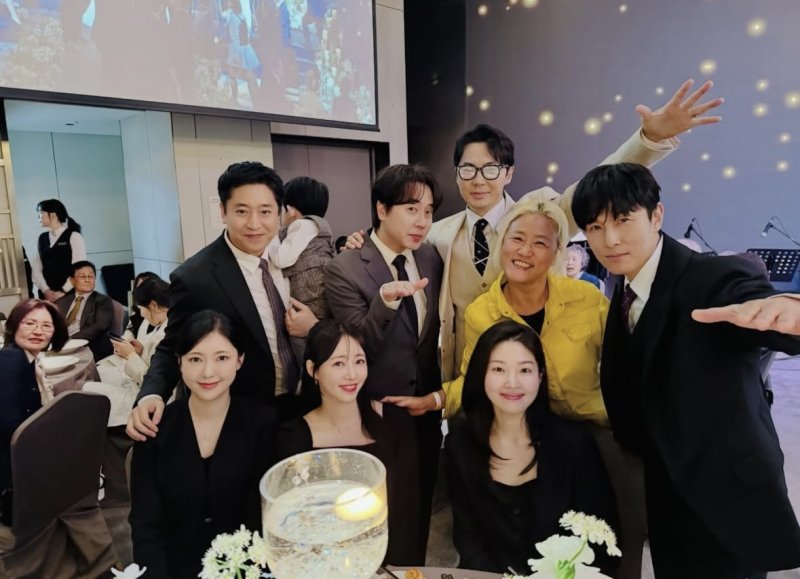 이민우 결혼식, 신화 부부동반 총출