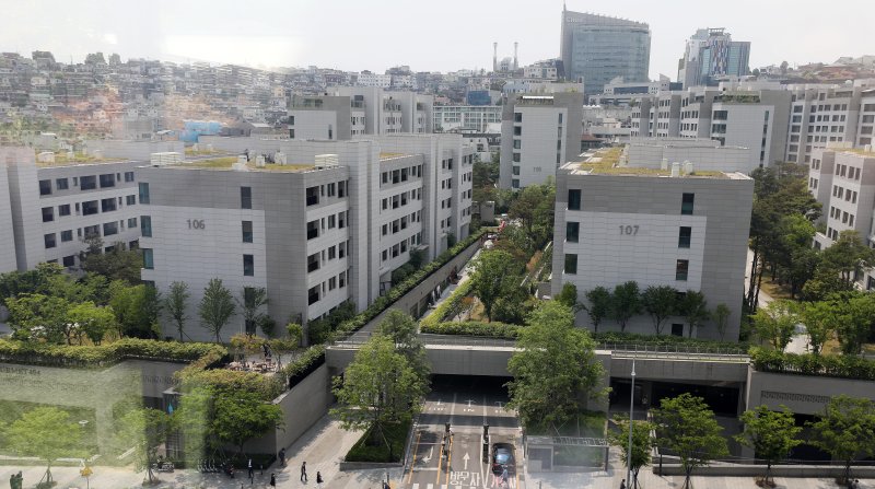 대출 막아도 '빌딩 팔아 척척'…