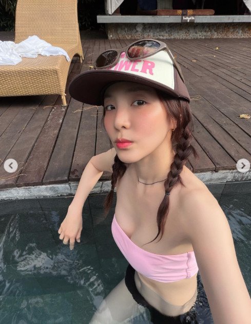'반전 볼륨감' 산다라박, 늘씬 튜브톱 비키니 자태