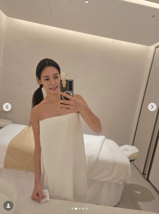 안현모, 스파 가운만 걸치고 늘씬 몸매 자랑