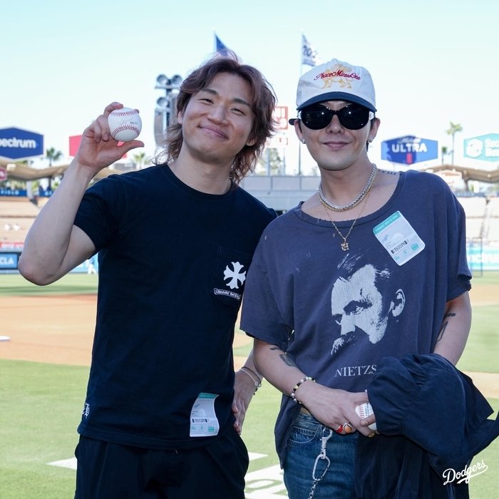 지드래곤·대성, LA 다저스 구장 