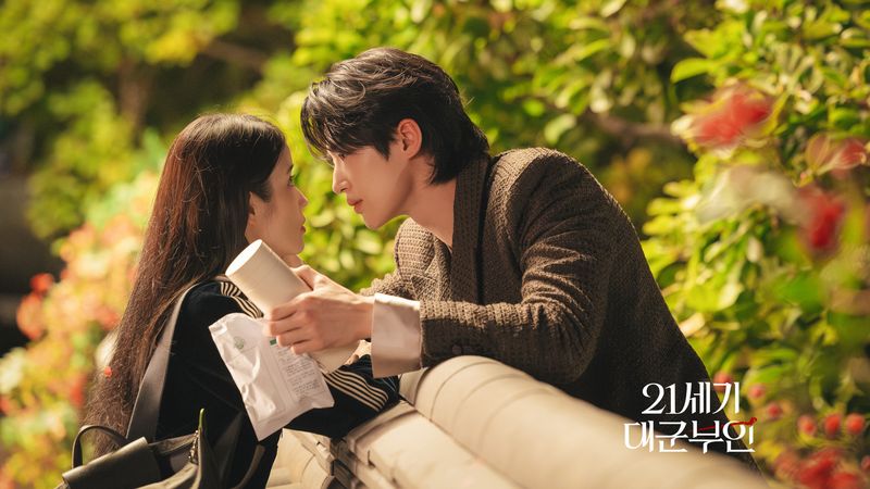 이번엔 '21세기 대군부인' 훔쳐본