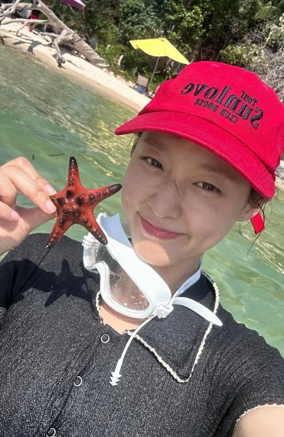 설현 해변서 뽐낸 건강美 그녀의 주근깨 사랑해요