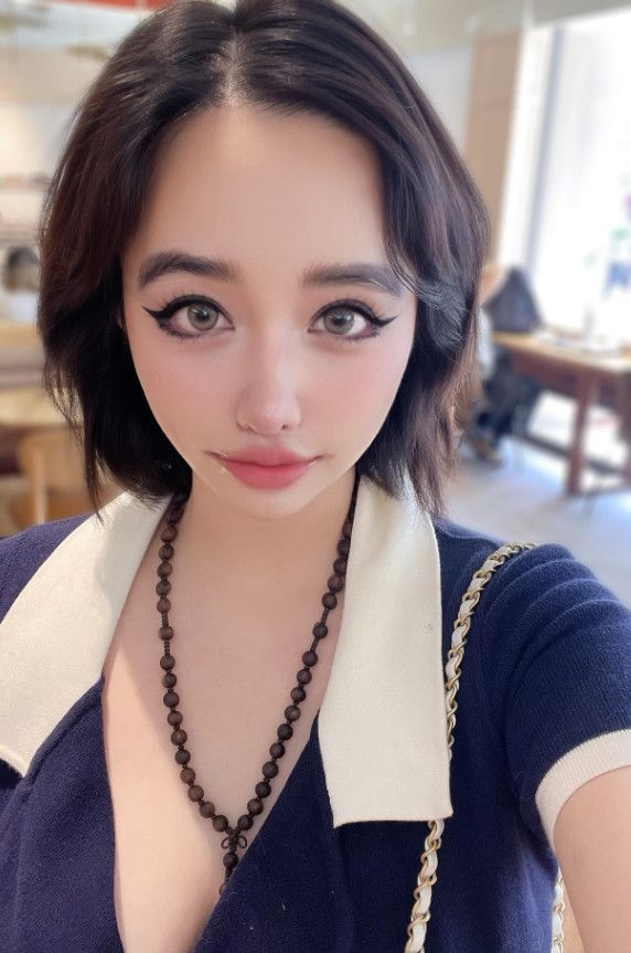 집 밖으로 나온 박봄, 과감 패션으로 볼륨감 과시…여전한 미모까지 [N샷]