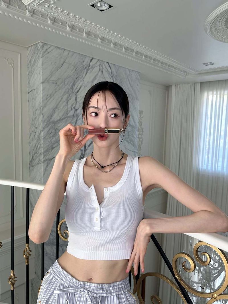 이다희, 뼈말라 몸매 속 볼륨감까지…설렘 유발 미모